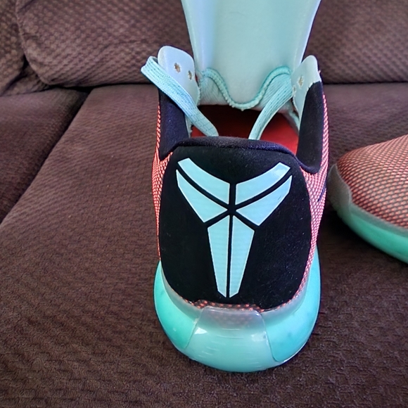 KOBE 10 Easter - Picture 2 of 4